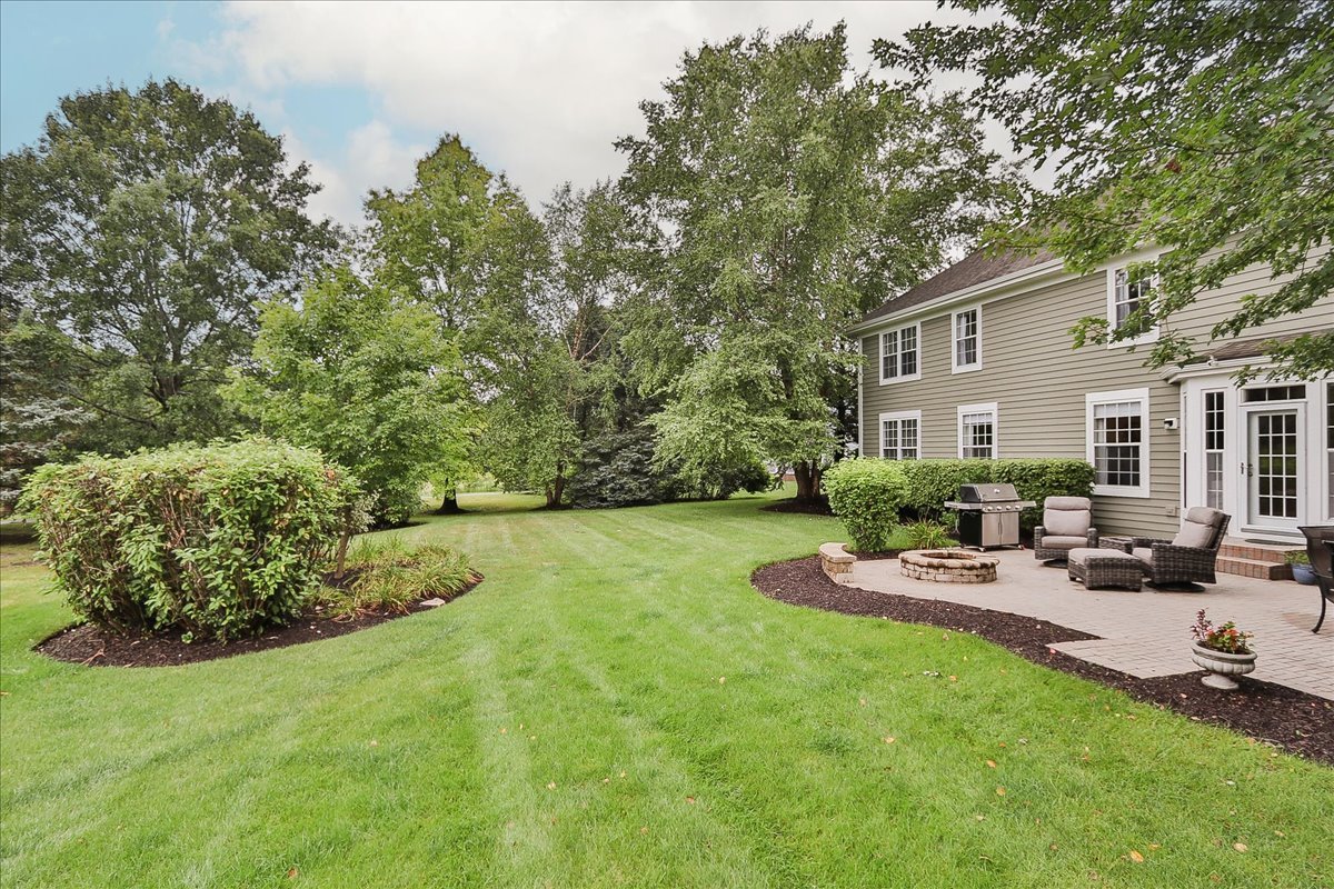 22 Dorchester Court, Hawthorn Woods, IL 60047