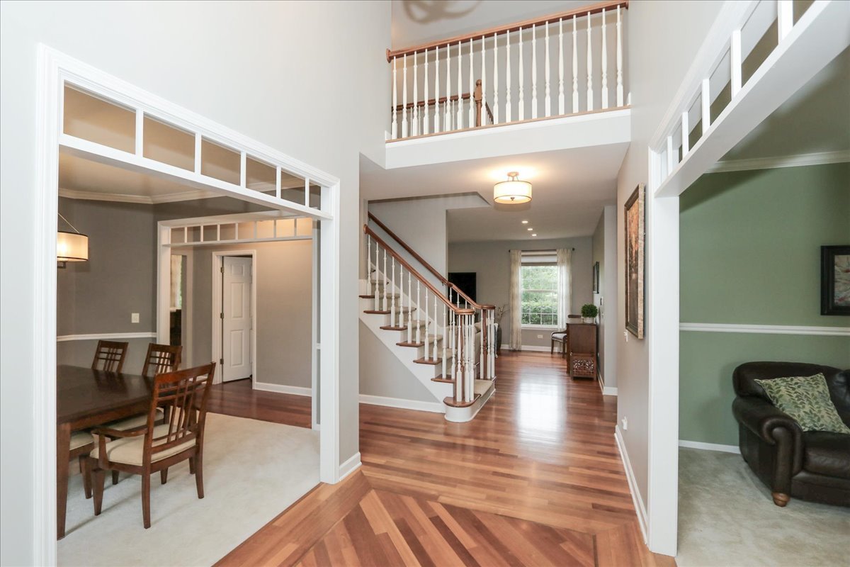 22 Dorchester Court, Hawthorn Woods, IL 60047