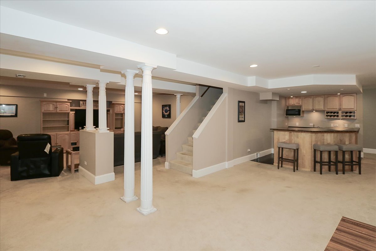 22 Dorchester Court, Hawthorn Woods, IL 60047