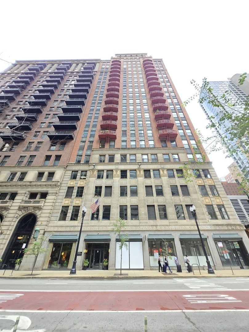 208 W Washington Street #1211, Chicago, IL 60606