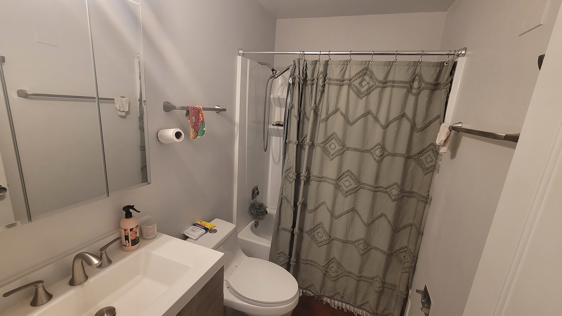 208 DUNTEMAN Drive #202, Glendale Heights, IL 60139