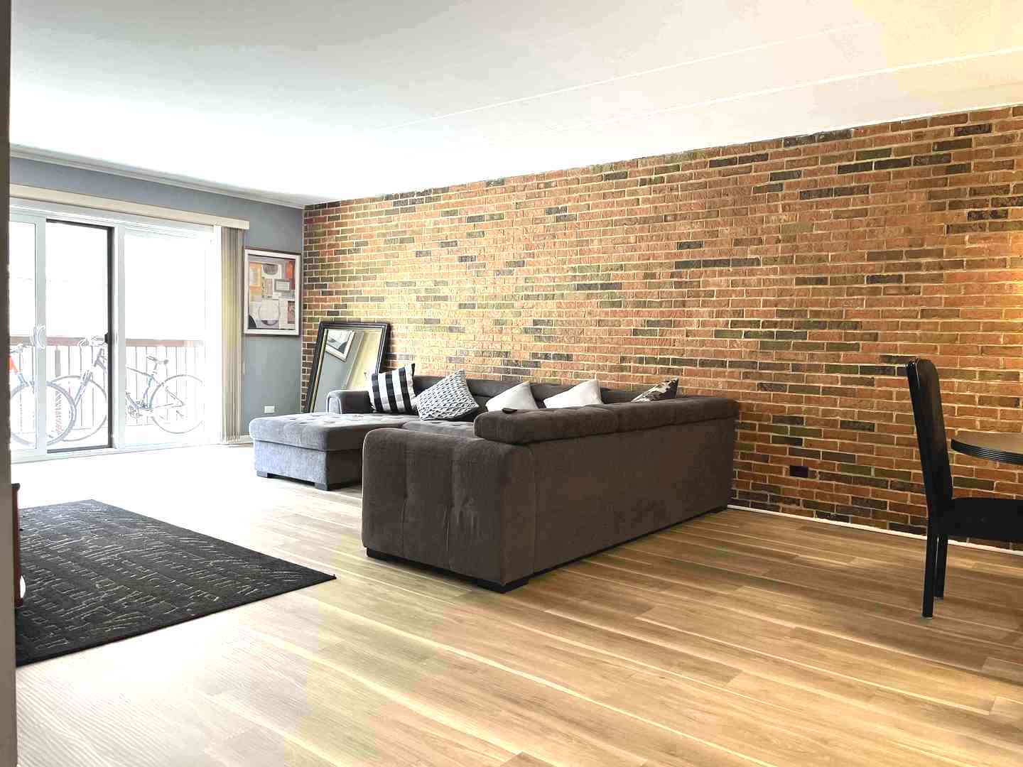 900 S River Road #3A, Des Plaines, IL 60016