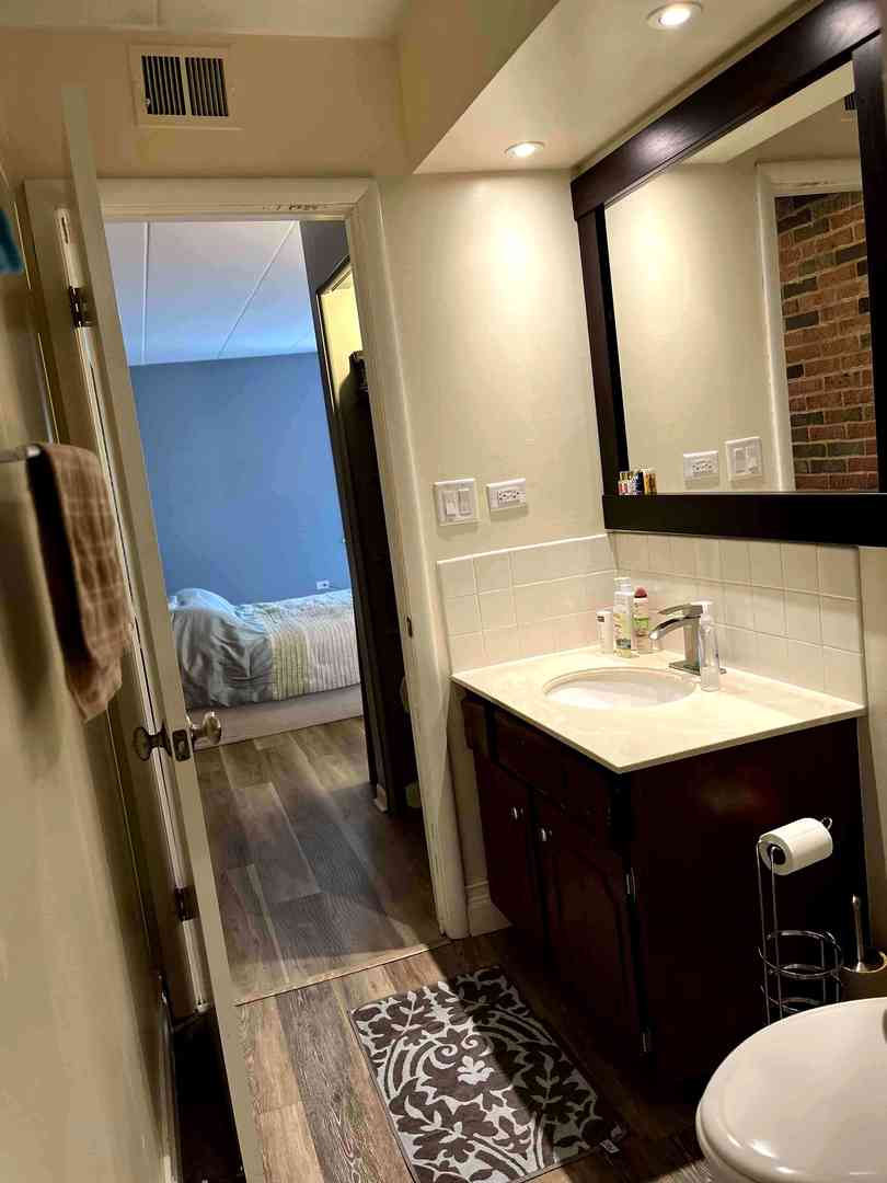 900 S River Road #3A, Des Plaines, IL 60016