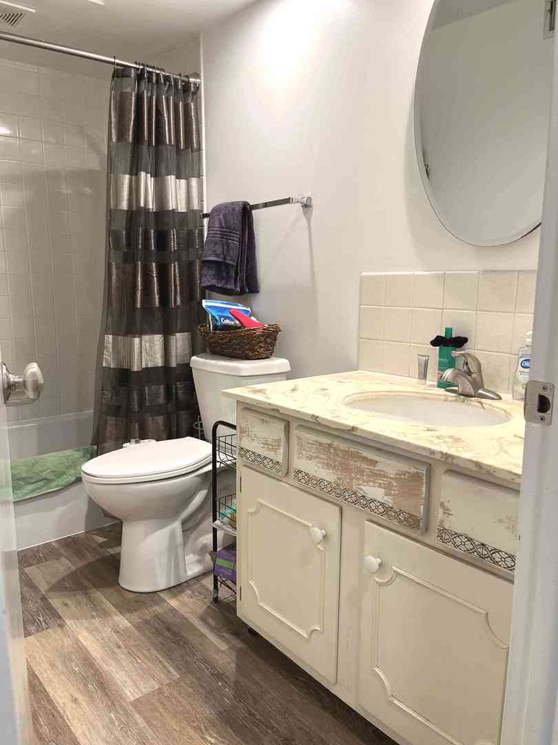900 S River Road #3A, Des Plaines, IL 60016