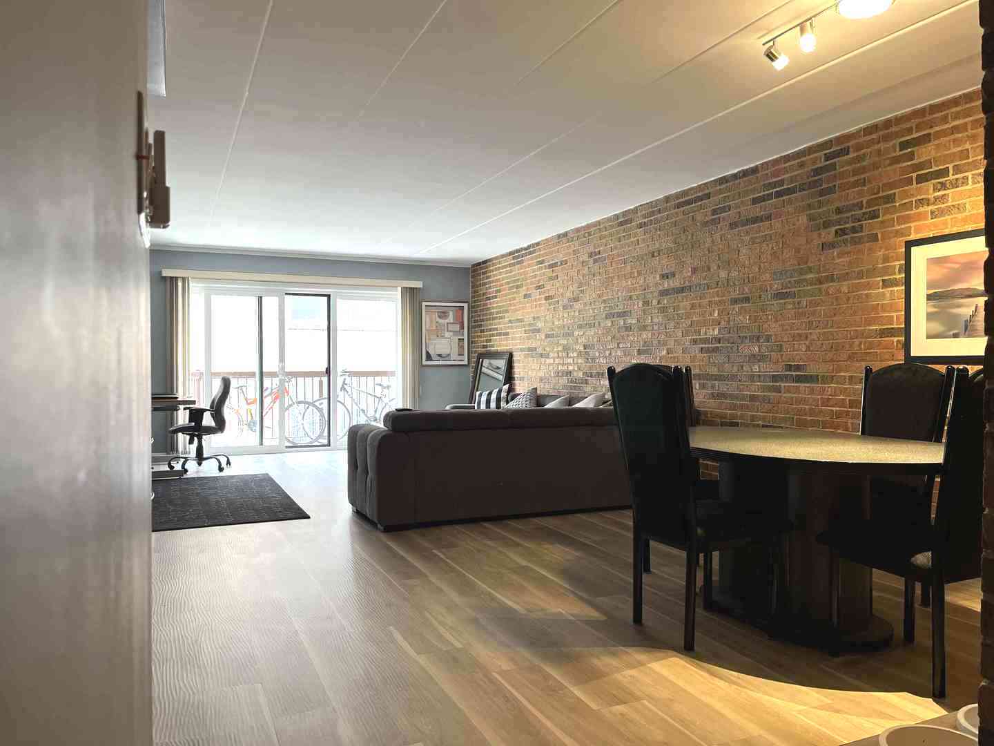 900 S River Road #3A, Des Plaines, IL 60016
