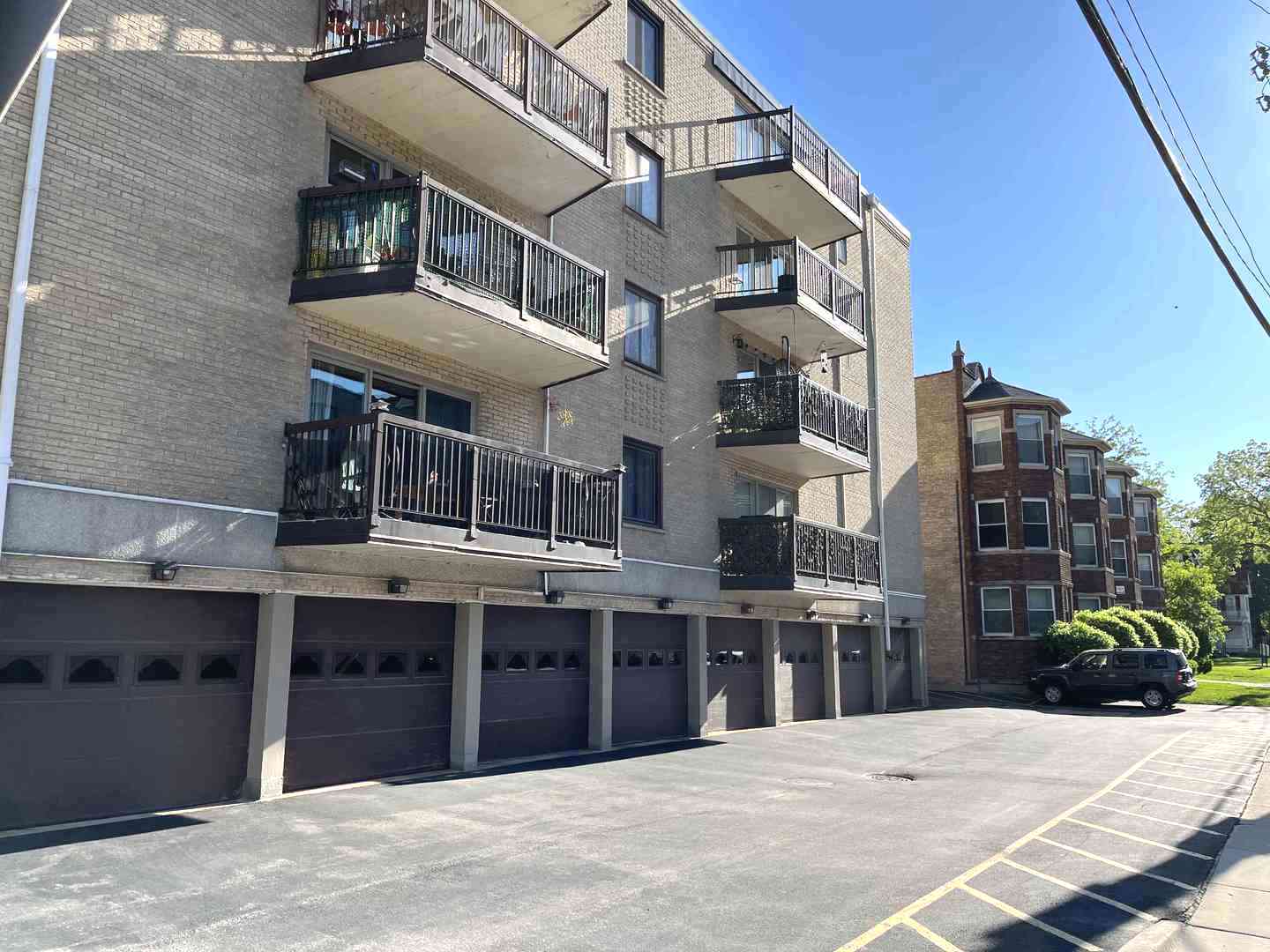 900 S River Road #3A, Des Plaines, IL 60016