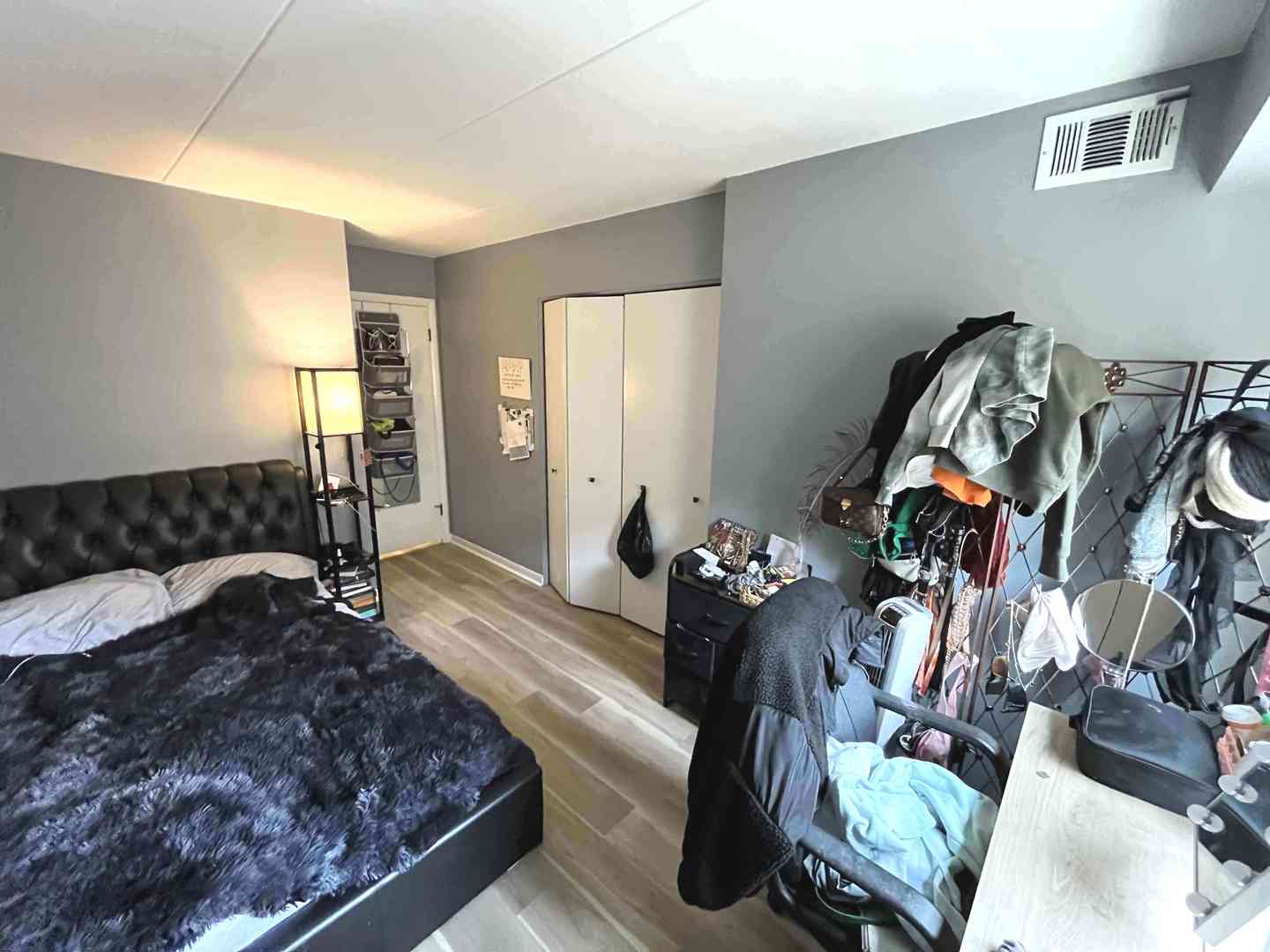 900 S River Road #3A, Des Plaines, IL 60016