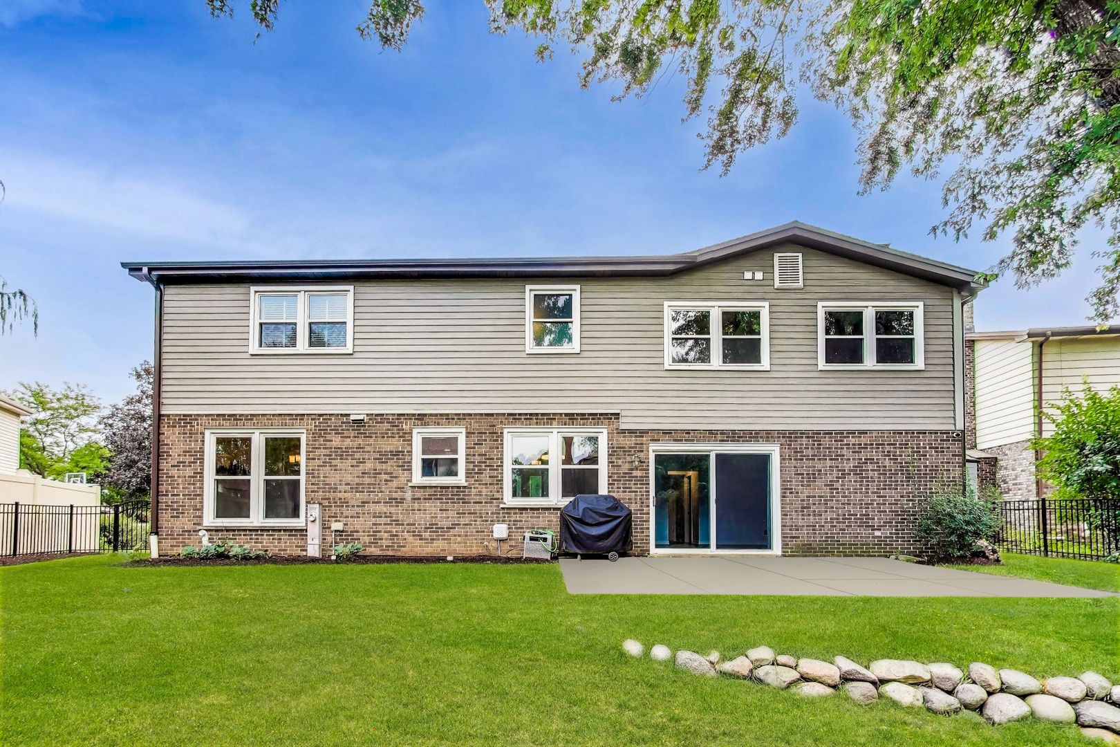 548 Stafford Lane, Glen Ellyn, IL 60137