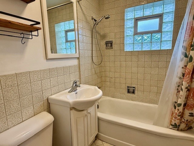 2462 S Scott Street, Des Plaines, IL 60018
