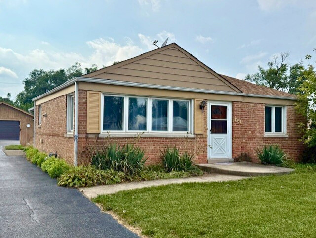 2462 S Scott Street, Des Plaines, IL 60018