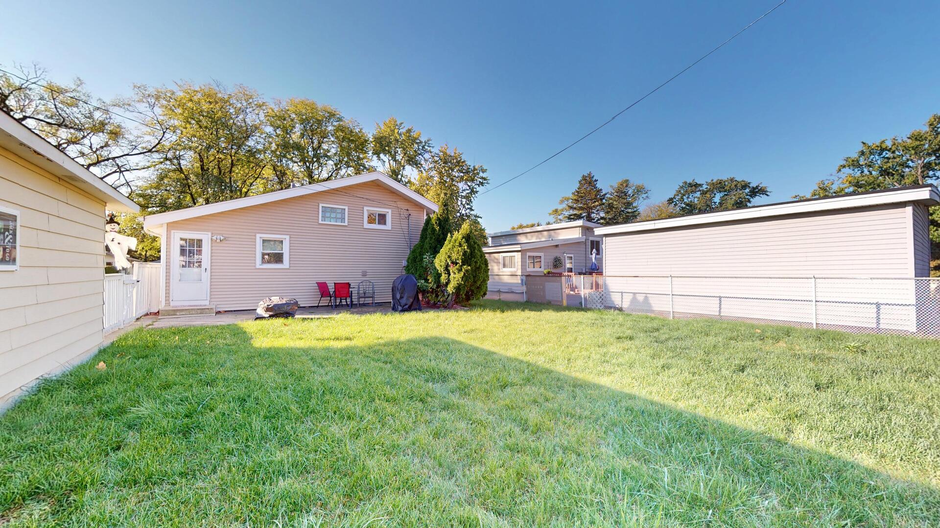 700 W Pleasant Avenue, Villa Park, IL 60181