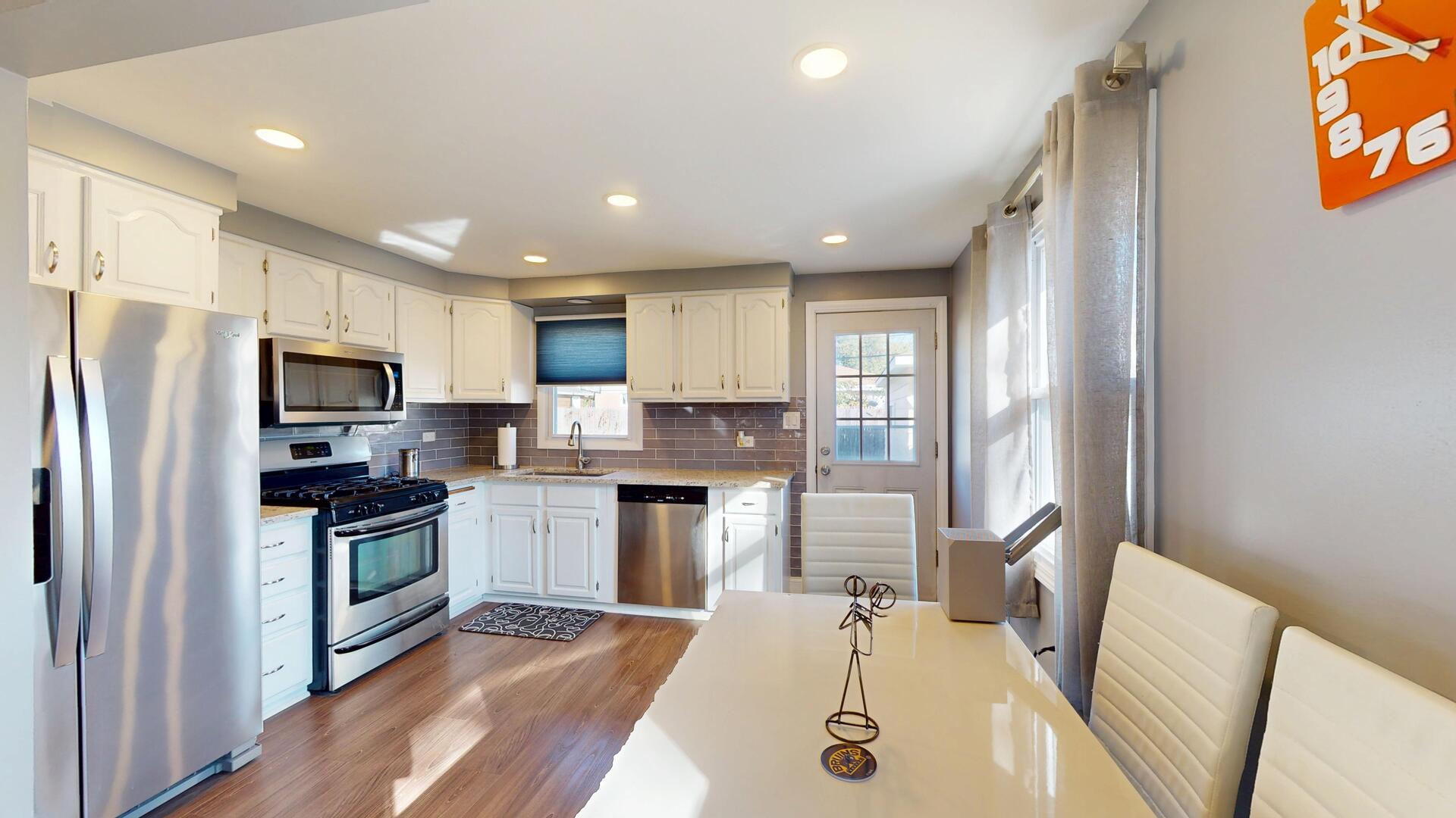 700 W Pleasant Avenue, Villa Park, IL 60181