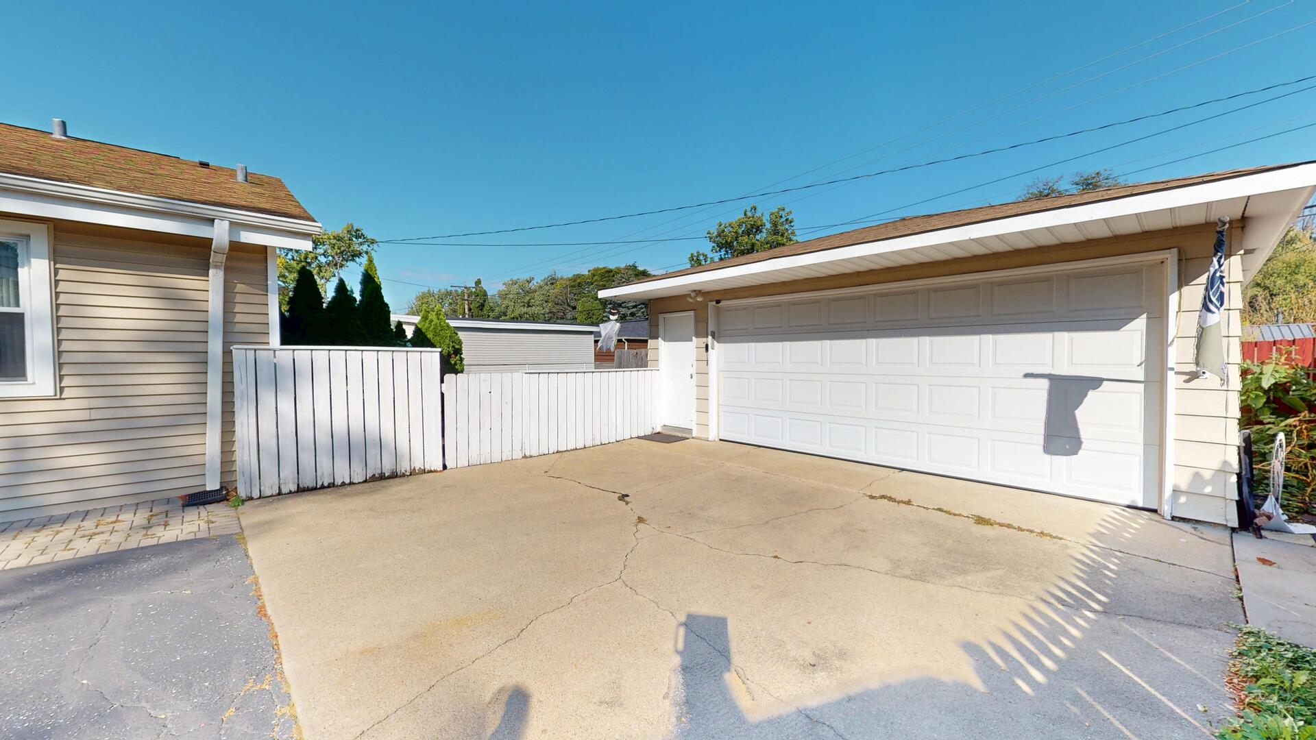 700 W Pleasant Avenue, Villa Park, IL 60181