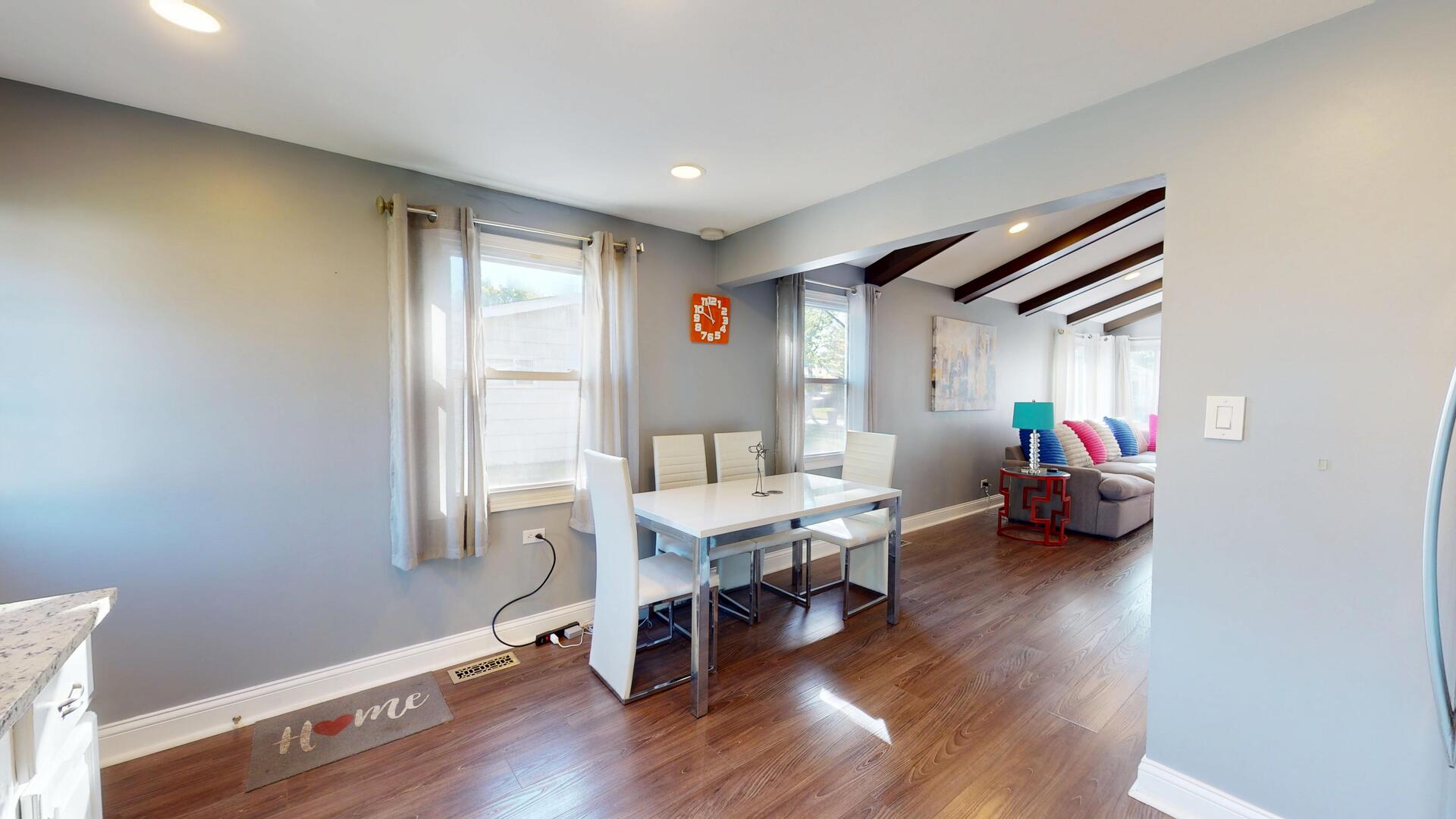 700 W Pleasant Avenue, Villa Park, IL 60181