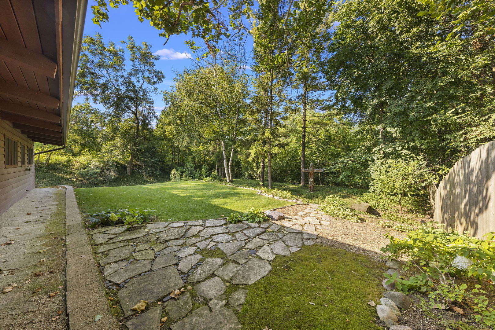 621 Plamondon Court, Wheaton, IL 60189
