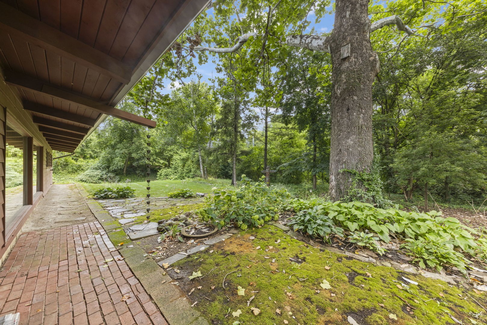 621 Plamondon Court, Wheaton, IL 60189