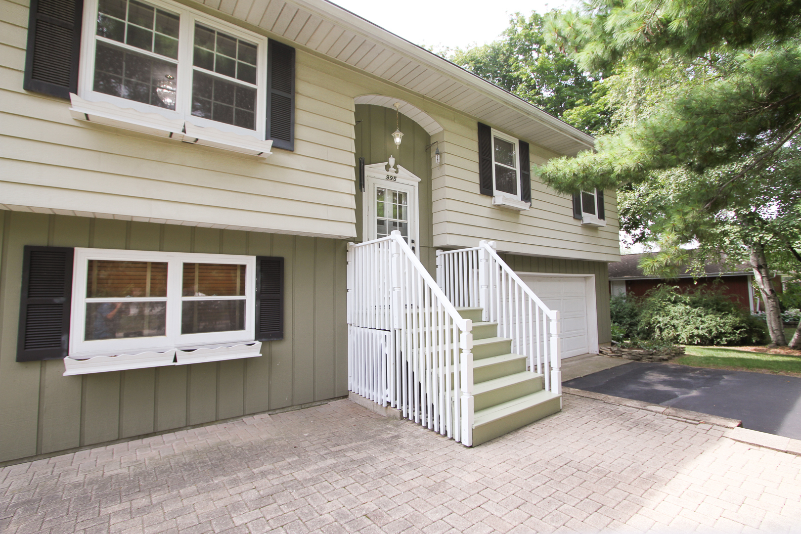 995 N Meadow Lane, Elgin, IL 60123