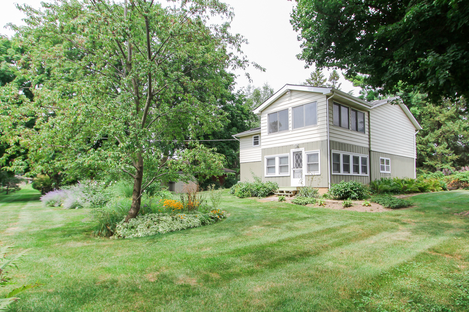 995 N Meadow Lane, Elgin, IL 60123