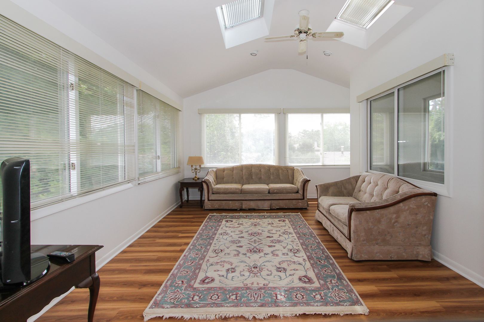 995 N Meadow Lane, Elgin, IL 60123