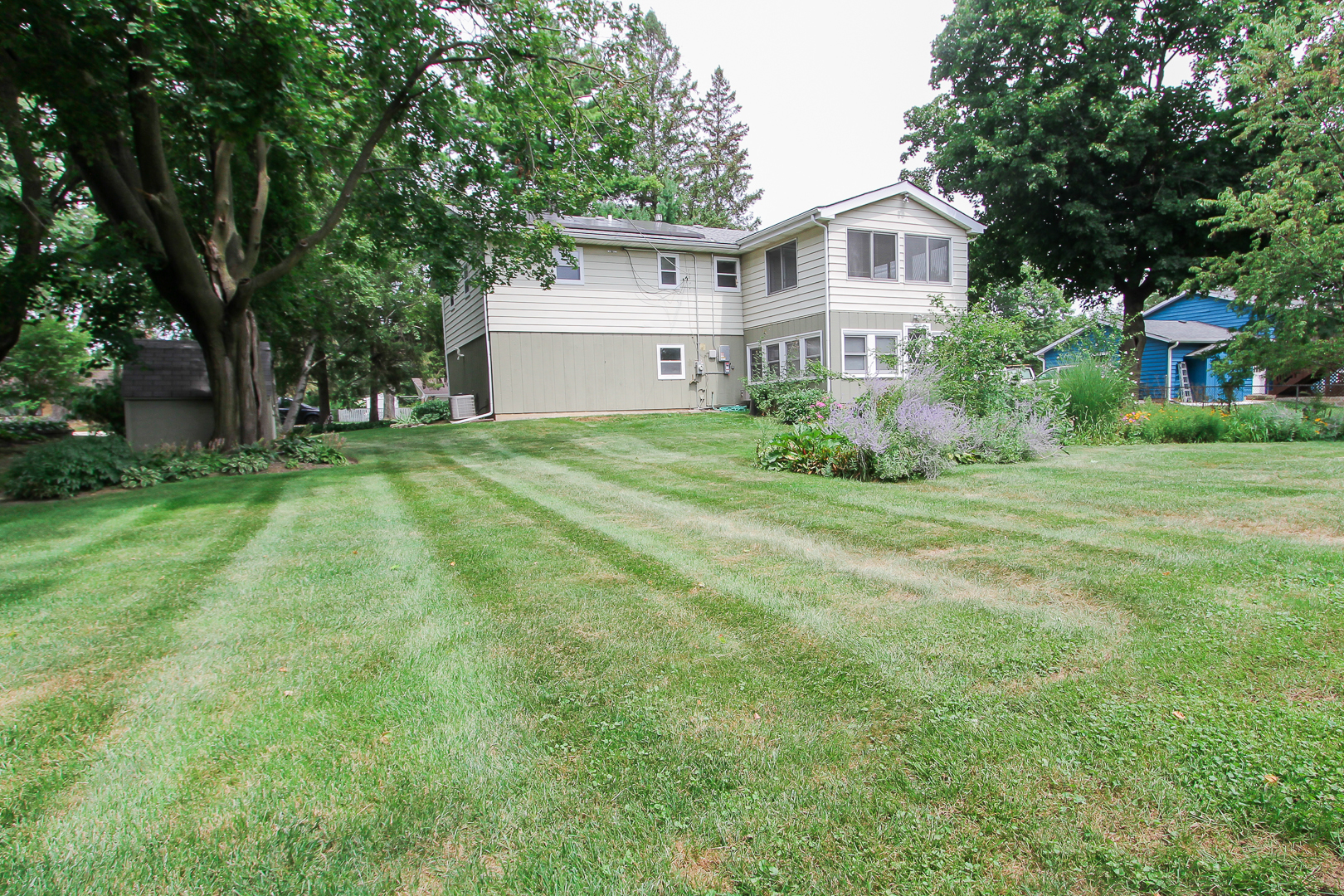 995 N Meadow Lane, Elgin, IL 60123