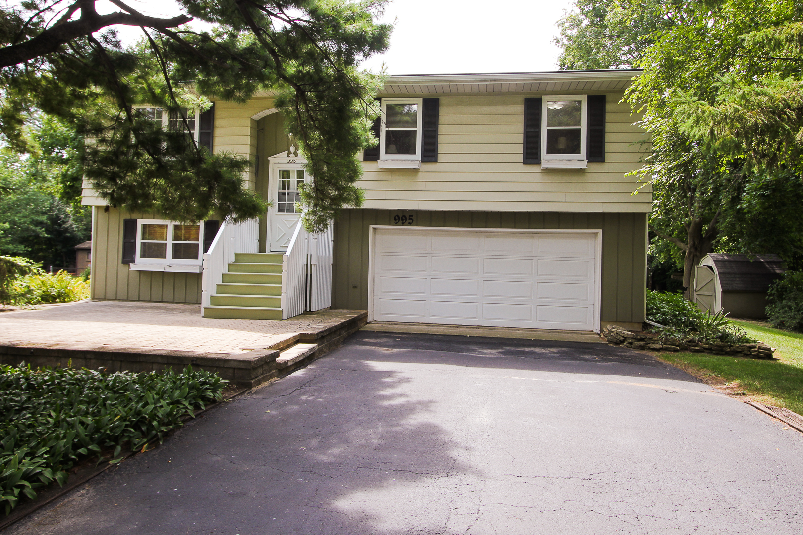995 N Meadow Lane, Elgin, IL 60123