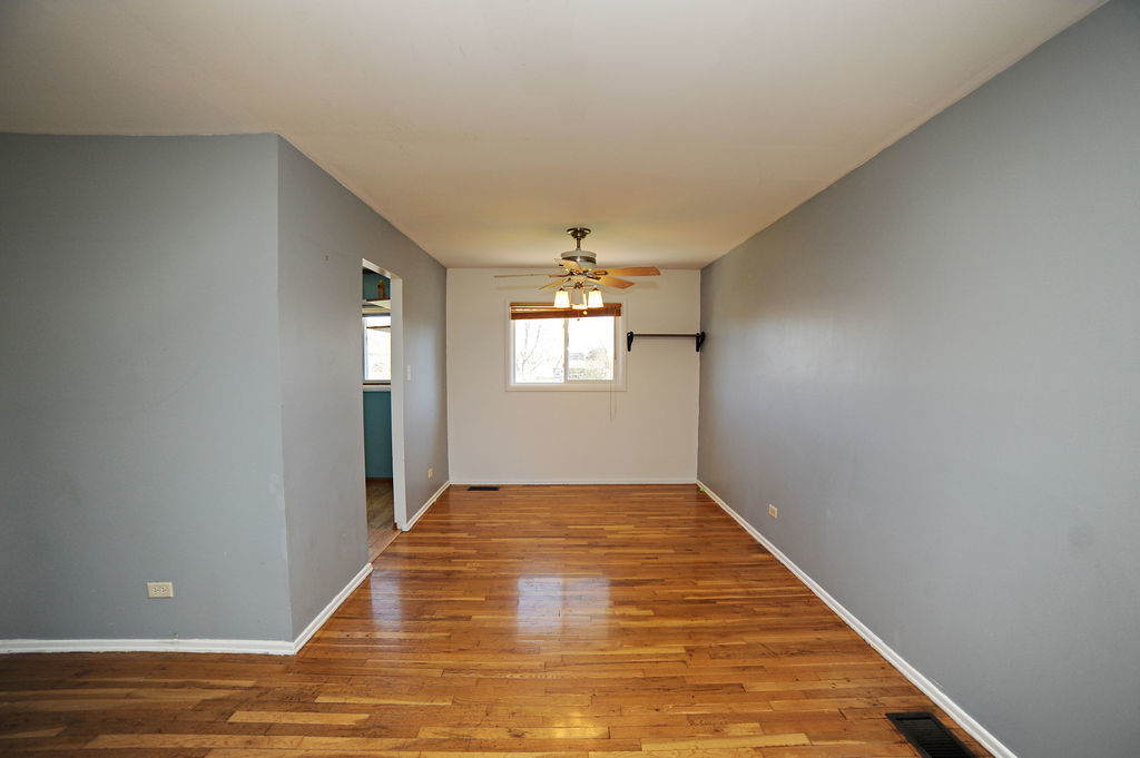 1425 Highland Boulevard, Hoffman Estates, IL 60195
