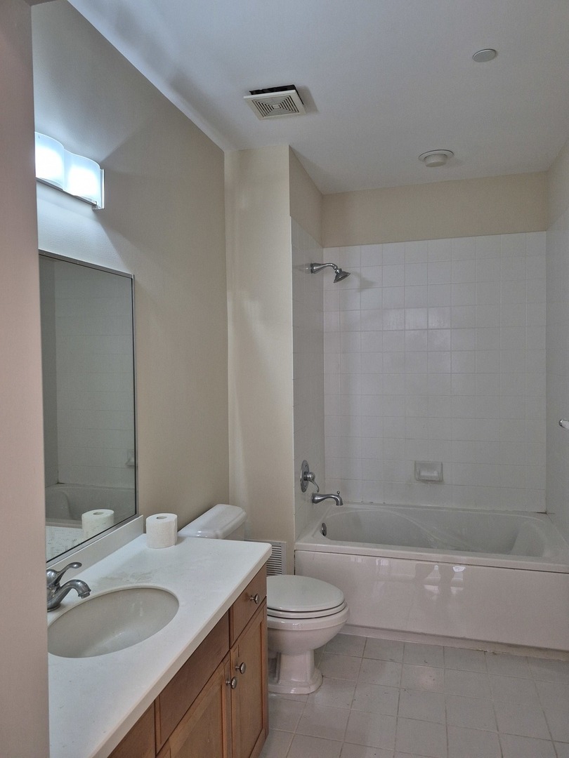 151 W Wing Street #301, Arlington Heights, IL 60005