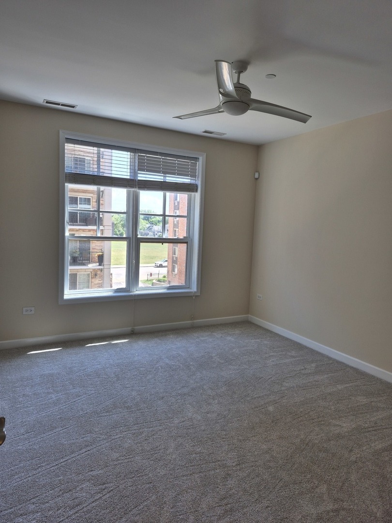 151 W Wing Street #301, Arlington Heights, IL 60005