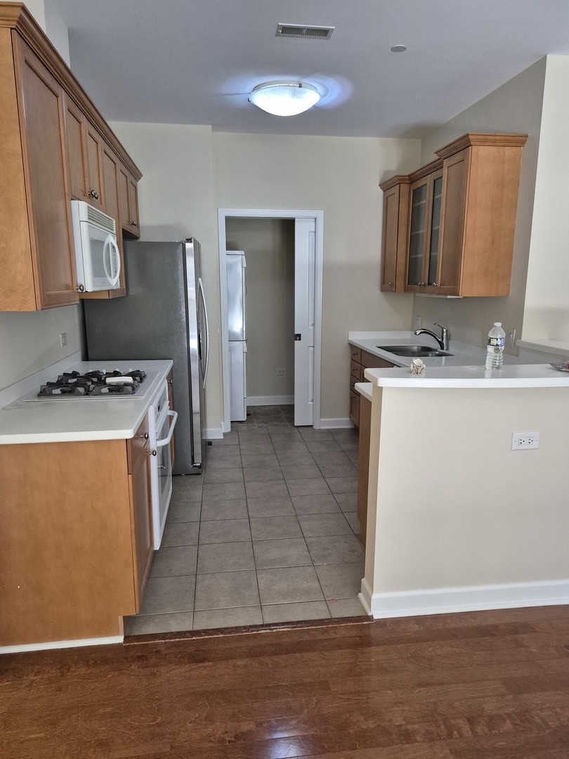 151 W Wing Street #301, Arlington Heights, IL 60005