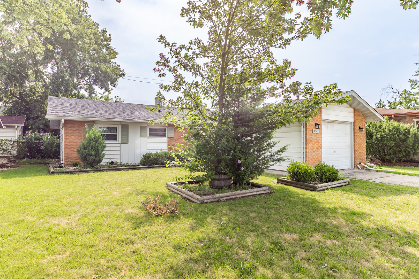 16527 Craig Drive, Oak Forest, IL 60452
