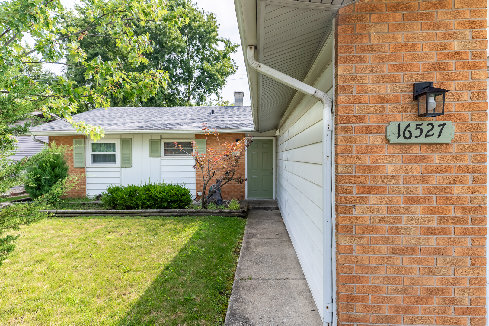 16527 Craig Drive, Oak Forest, IL 60452