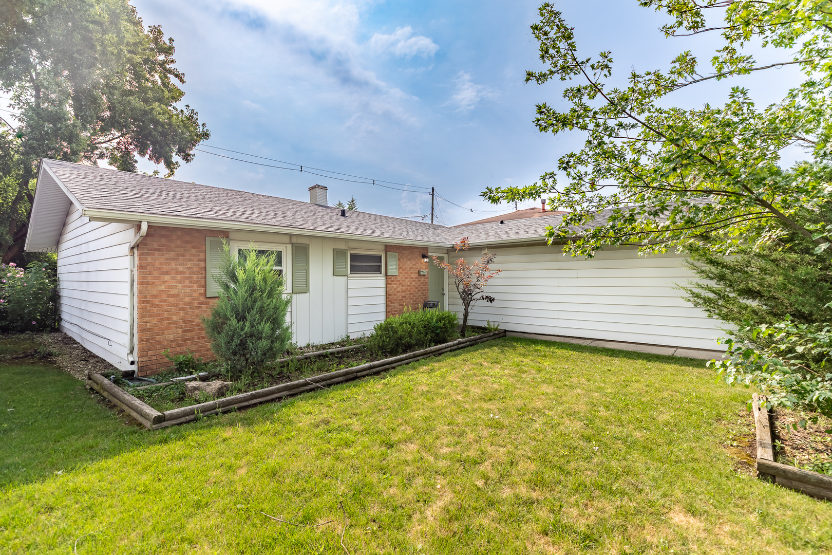 16527 Craig Drive, Oak Forest, IL 60452