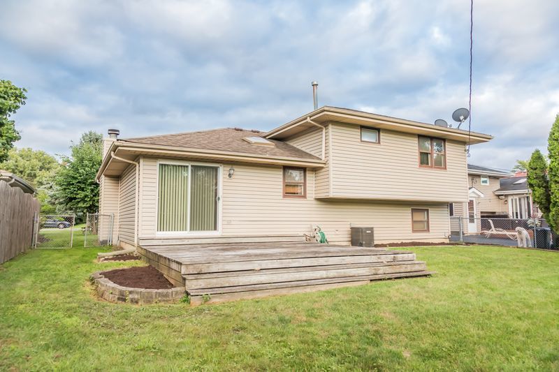1N344 Darling Street, Carol Stream, IL 60188