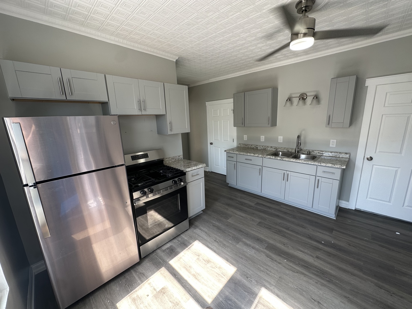 9131 S Blackstone Avenue, Chicago, IL 60619