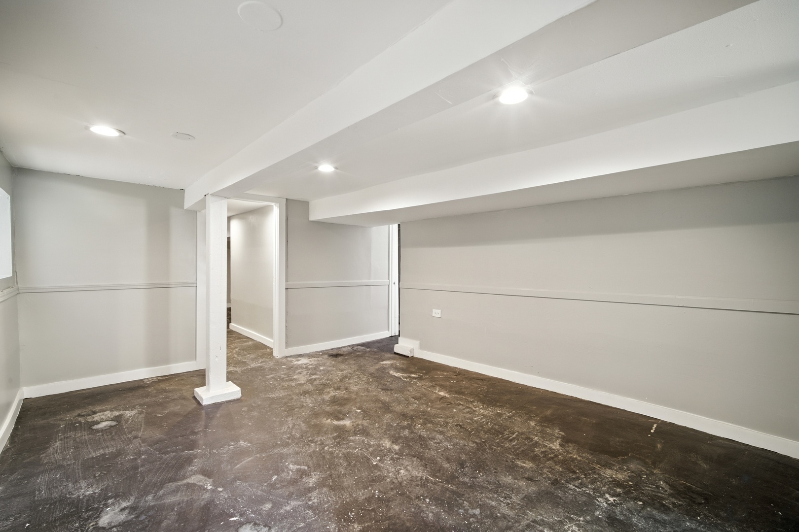 9131 S Blackstone Avenue, Chicago, IL 60619