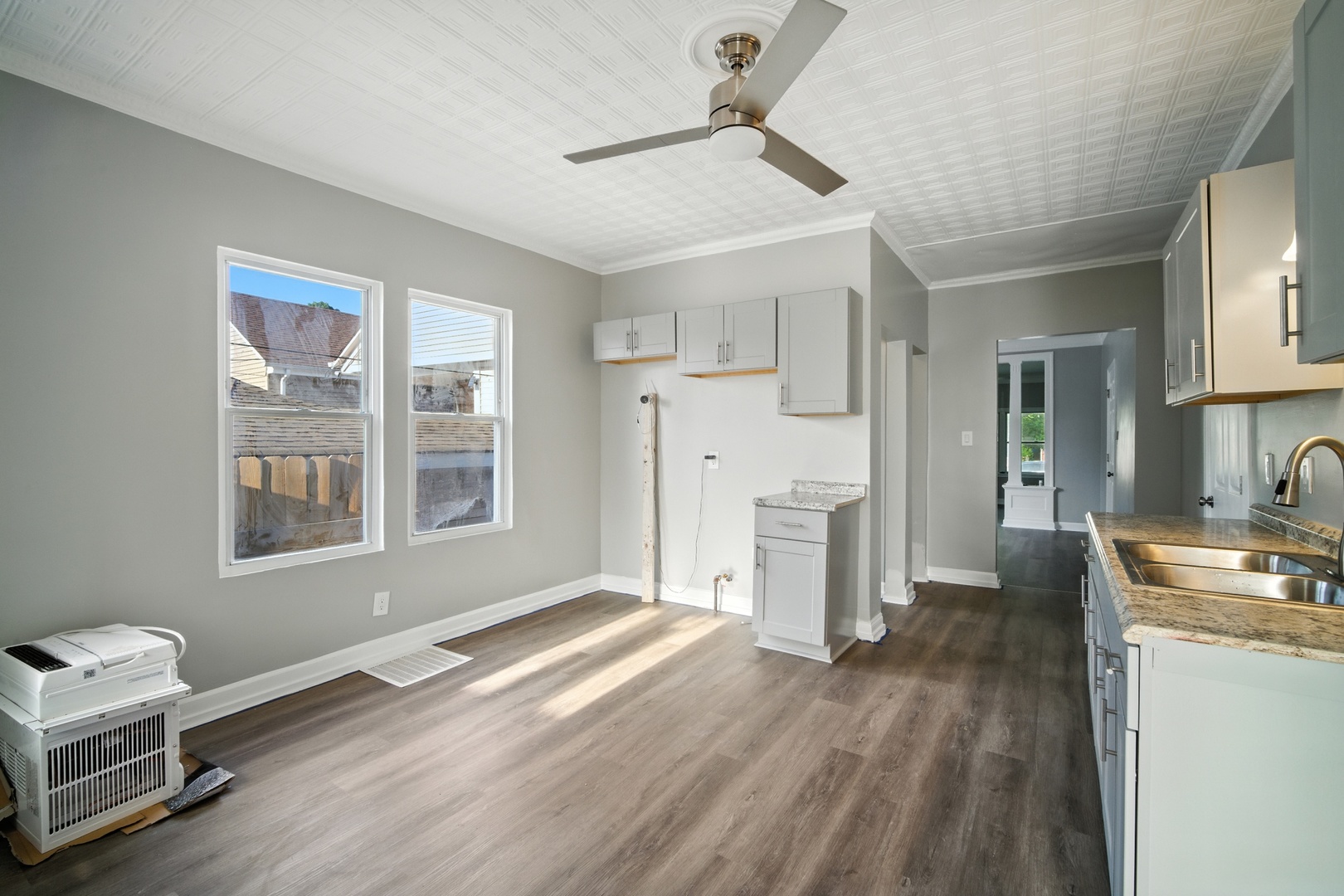 9131 S Blackstone Avenue, Chicago, IL 60619