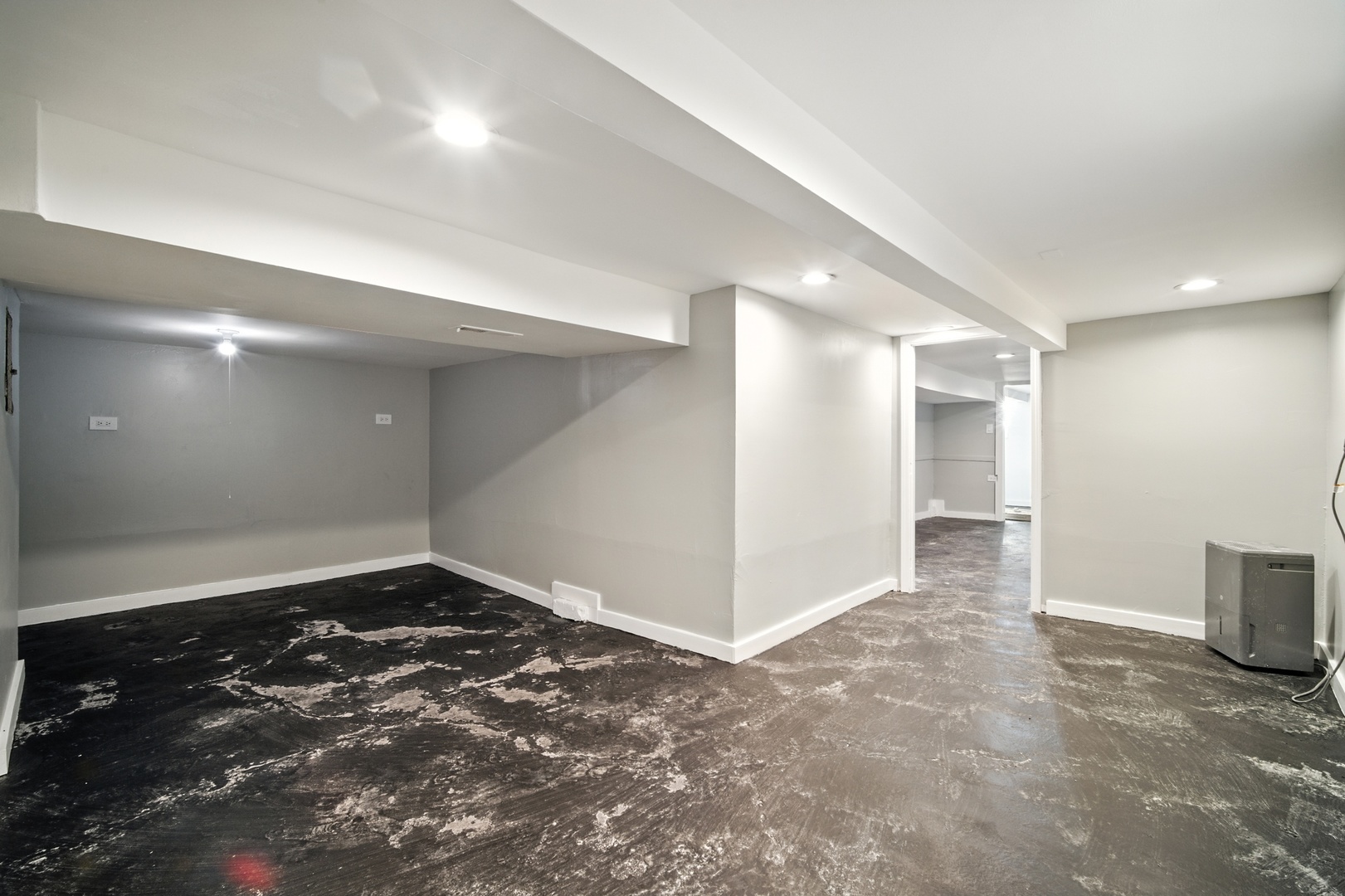 9131 S Blackstone Avenue, Chicago, IL 60619