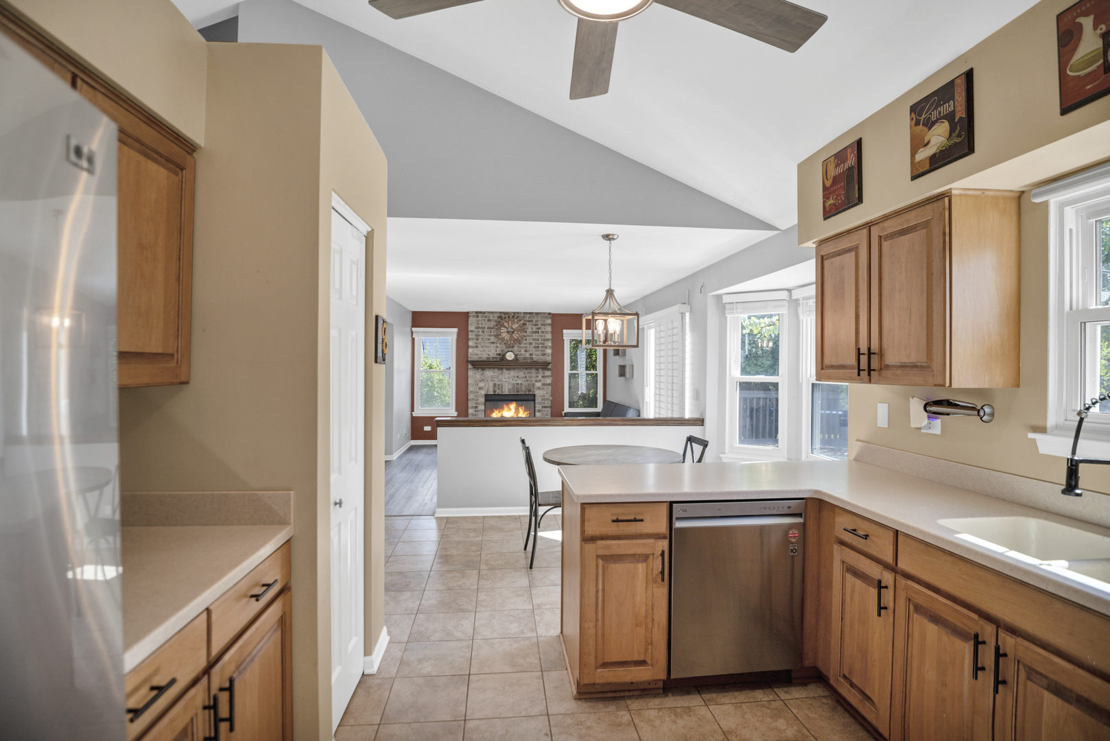 1374 Northgate Drive, Bartlett, IL 60103