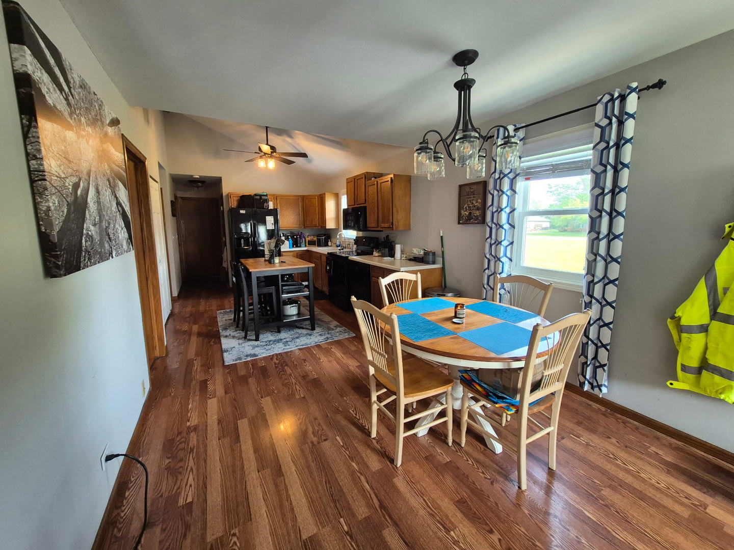 406 S Jackson Street, Gardner, IL 60424