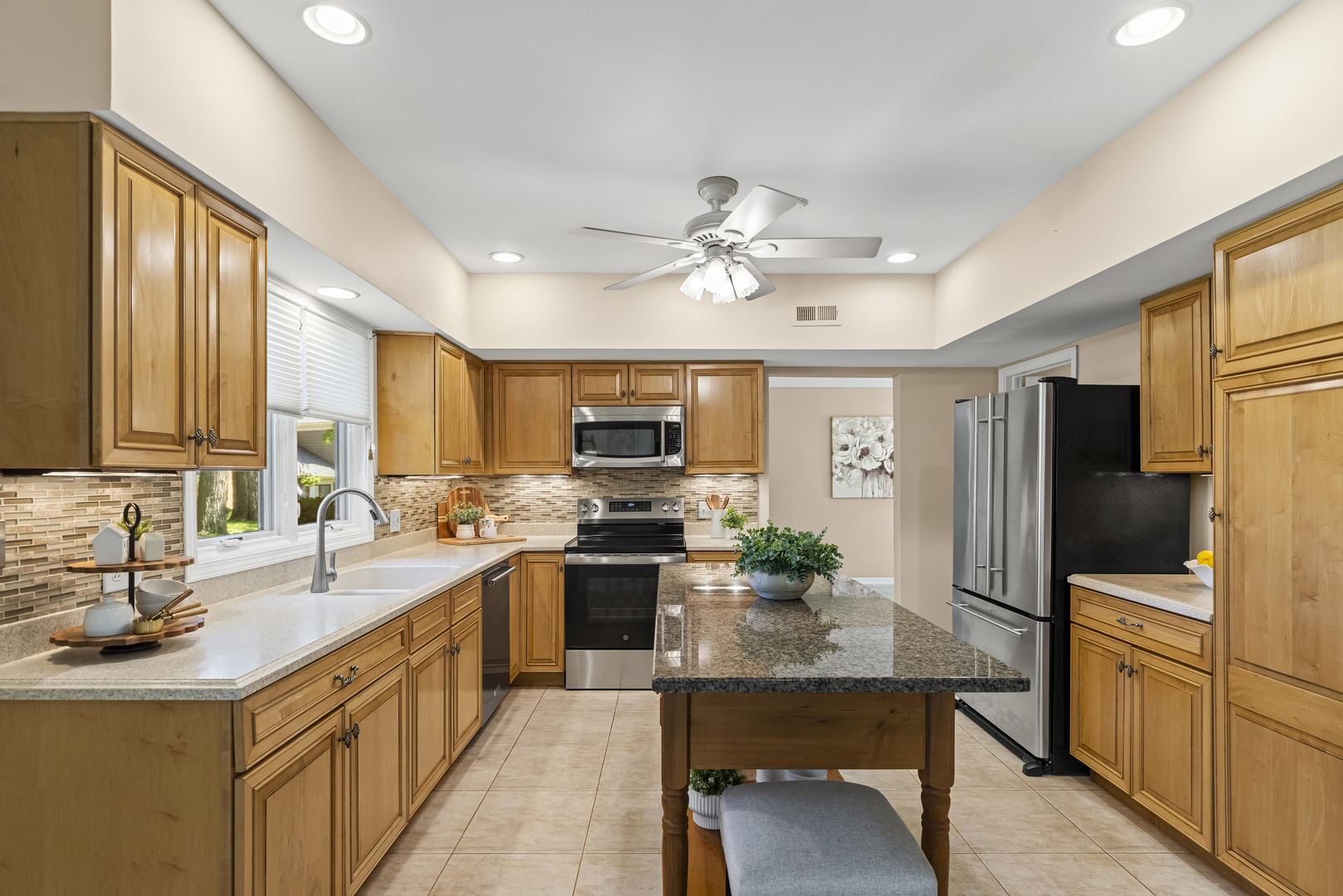 1401 Ruidoso Court, Libertyville, IL 60048
