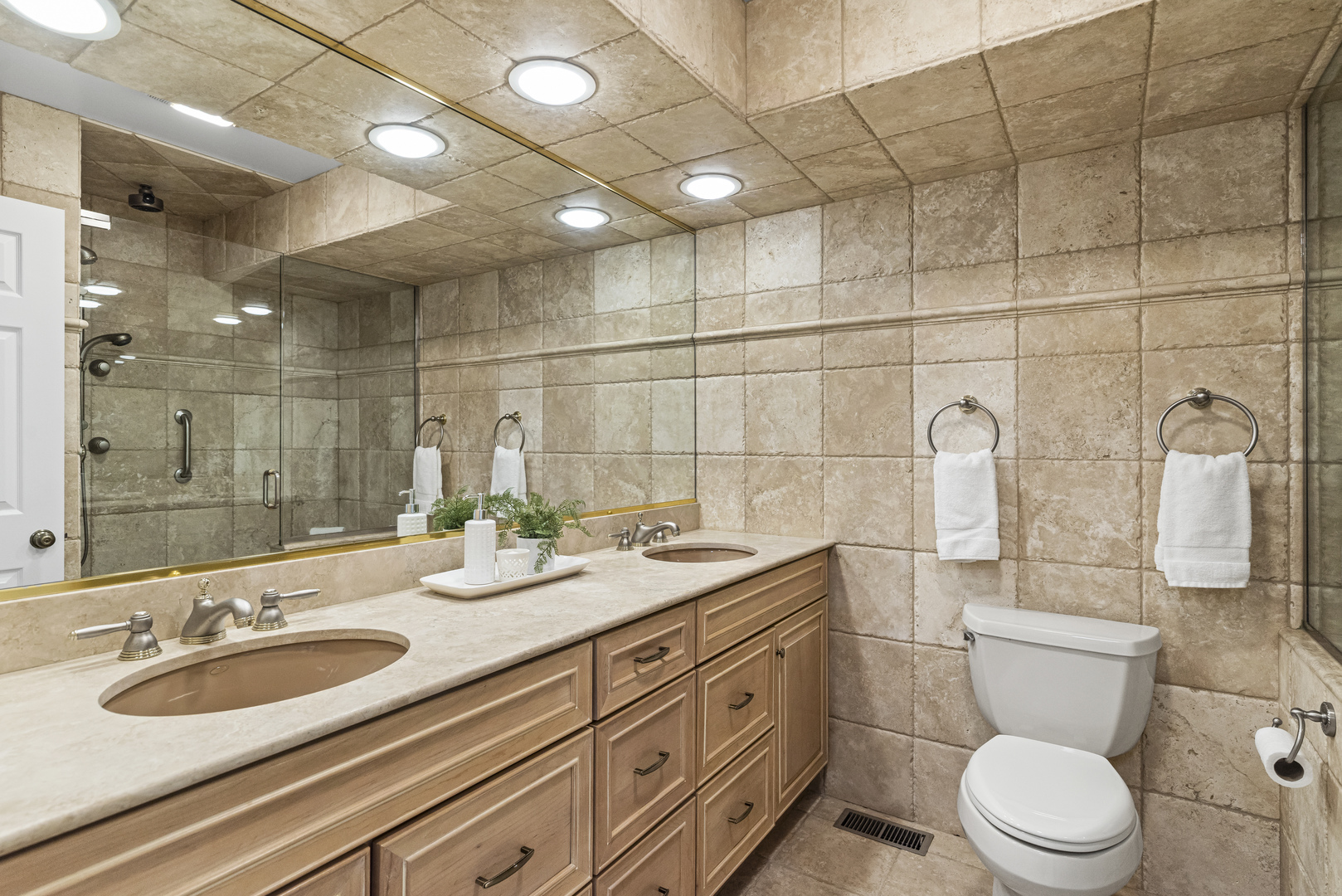 1401 Ruidoso Court, Libertyville, IL 60048