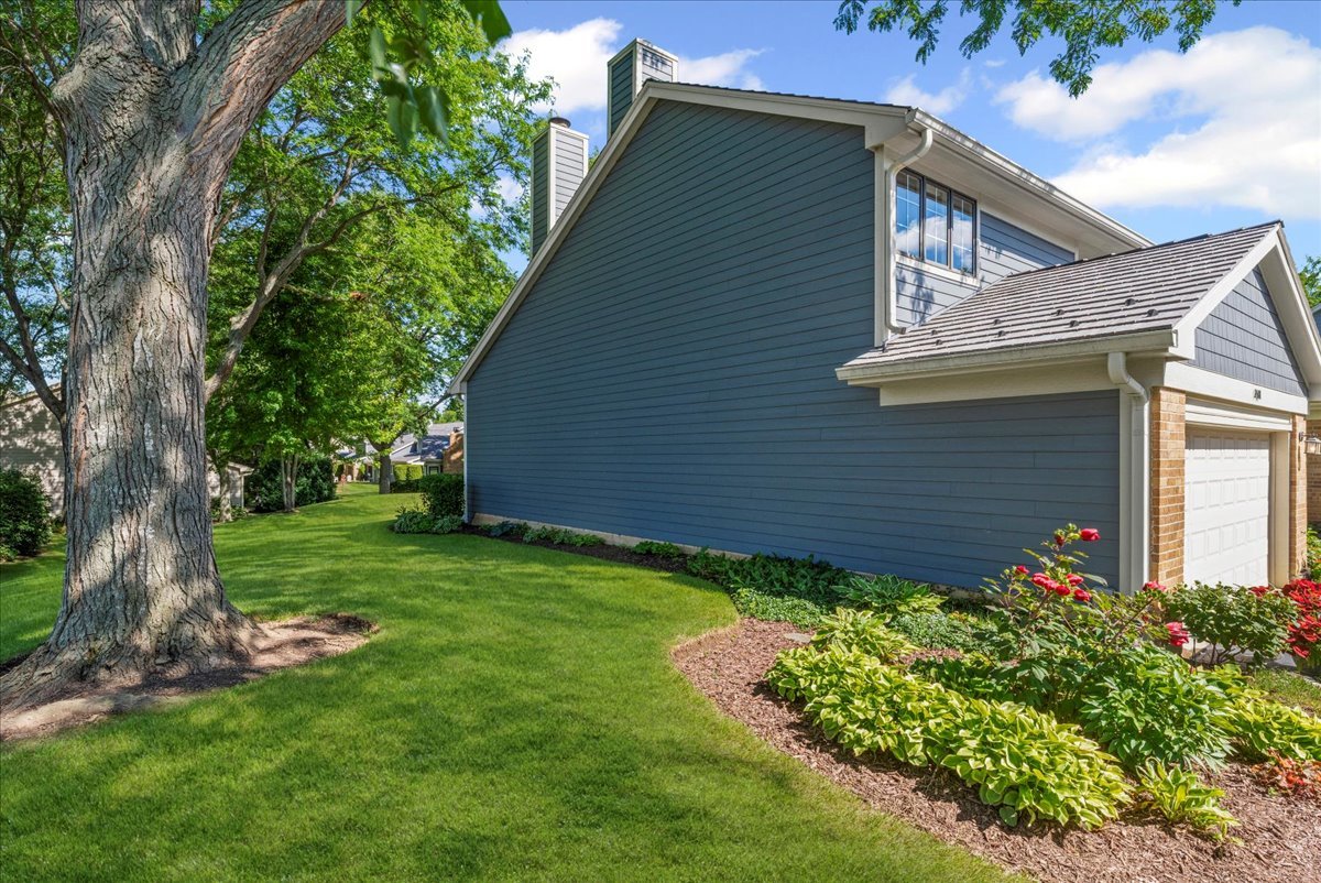 1401 Ruidoso Court, Libertyville, IL 60048