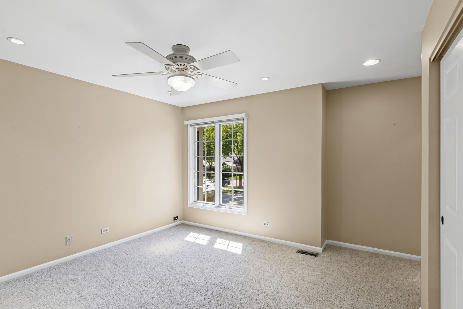 1401 Ruidoso Court, Libertyville, IL 60048
