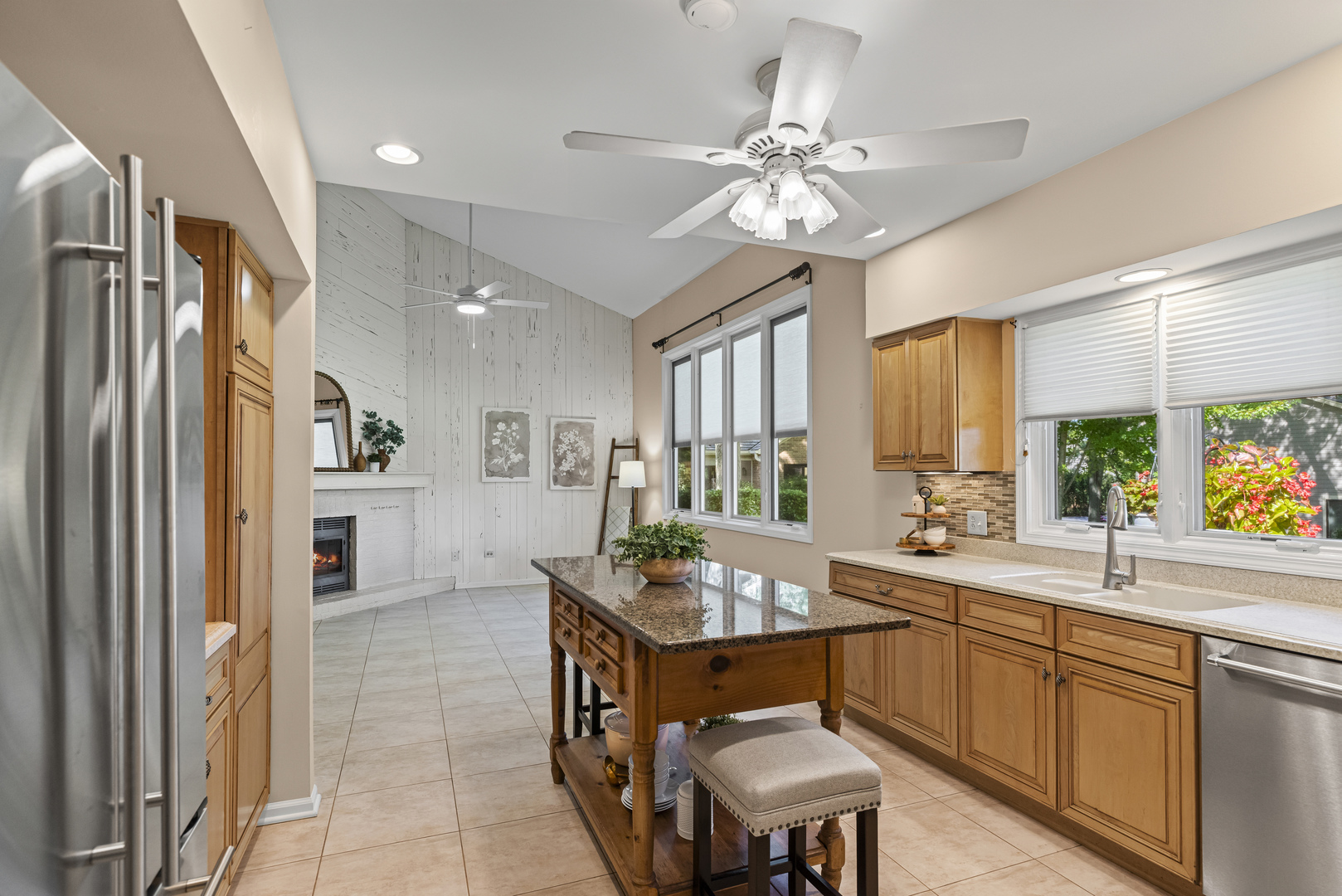 1401 Ruidoso Court, Libertyville, IL 60048