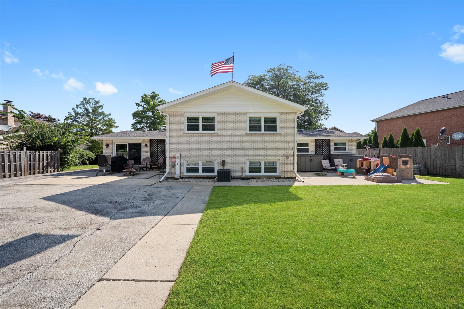 10630 S GREEN VALLEY Drive, Palos Hills, IL 60465