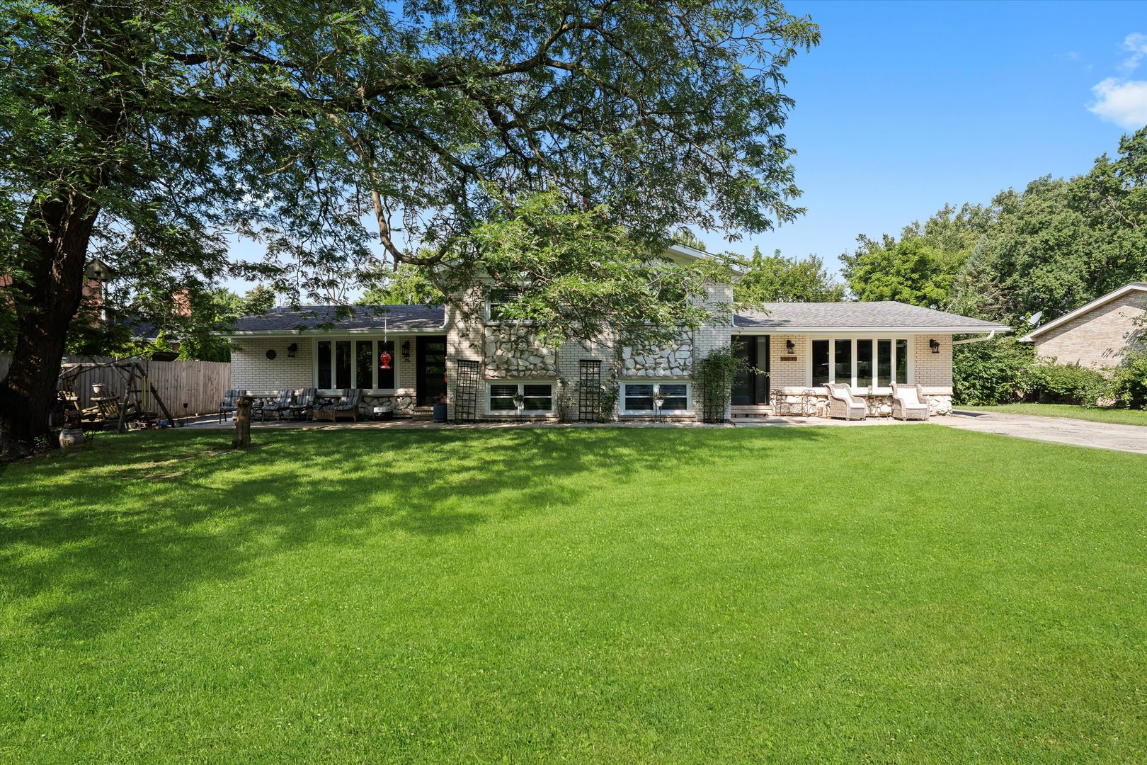 10630 S GREEN VALLEY Drive, Palos Hills, IL 60465