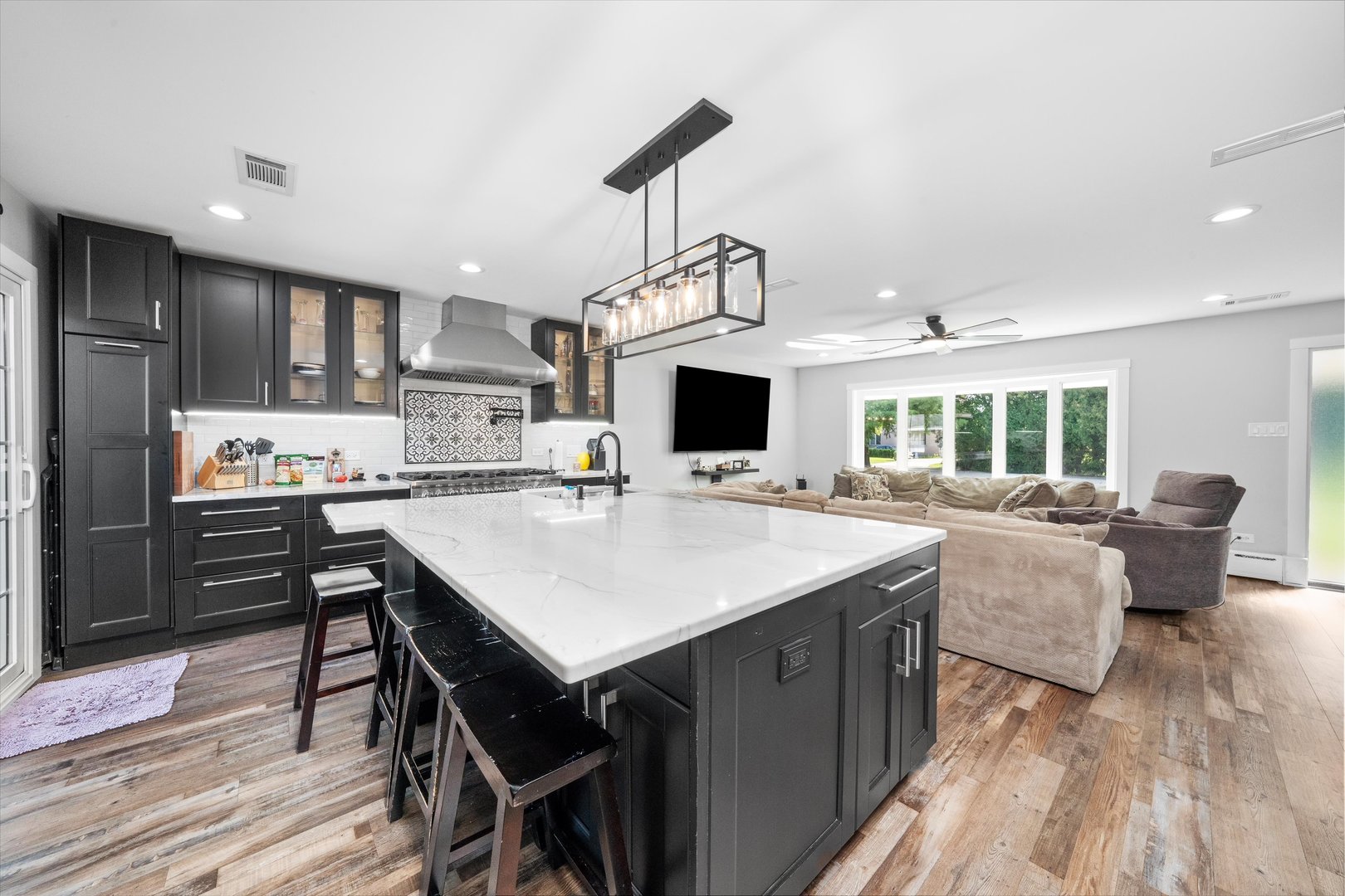 10630 S GREEN VALLEY Drive, Palos Hills, IL 60465