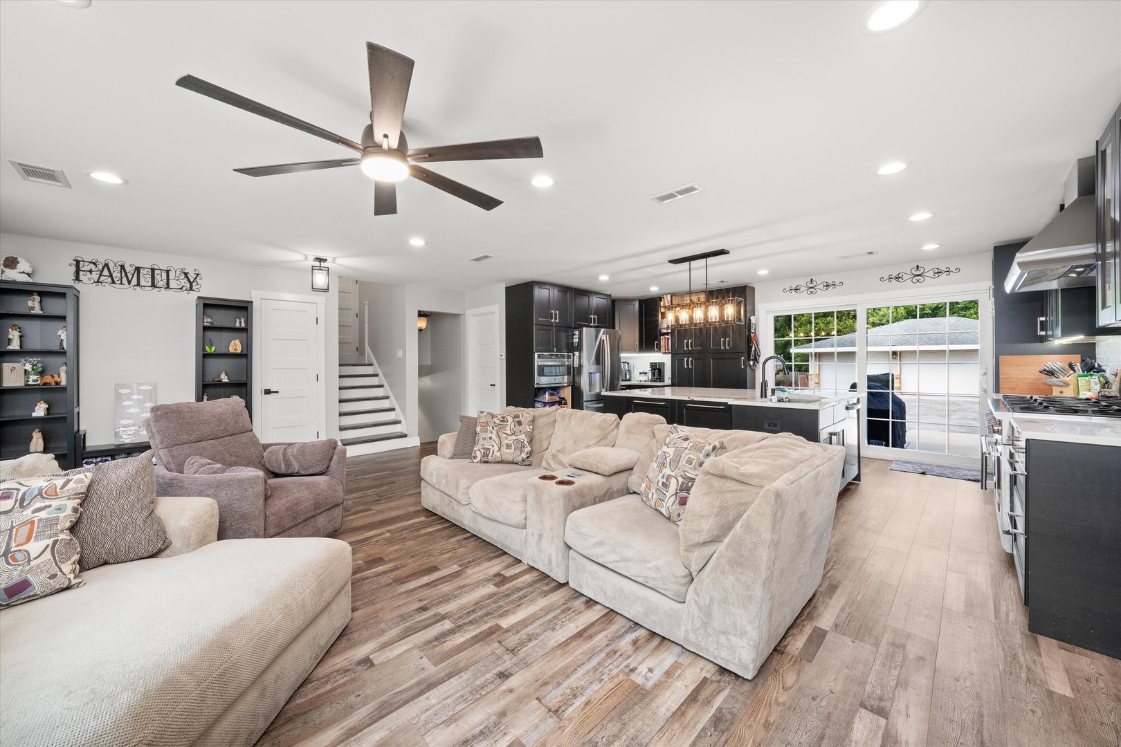 10630 S GREEN VALLEY Drive, Palos Hills, IL 60465