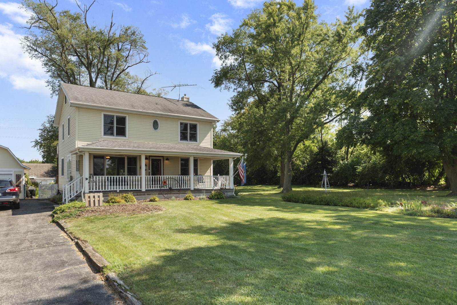 4S069 Barclay Road, Naperville, IL 60563