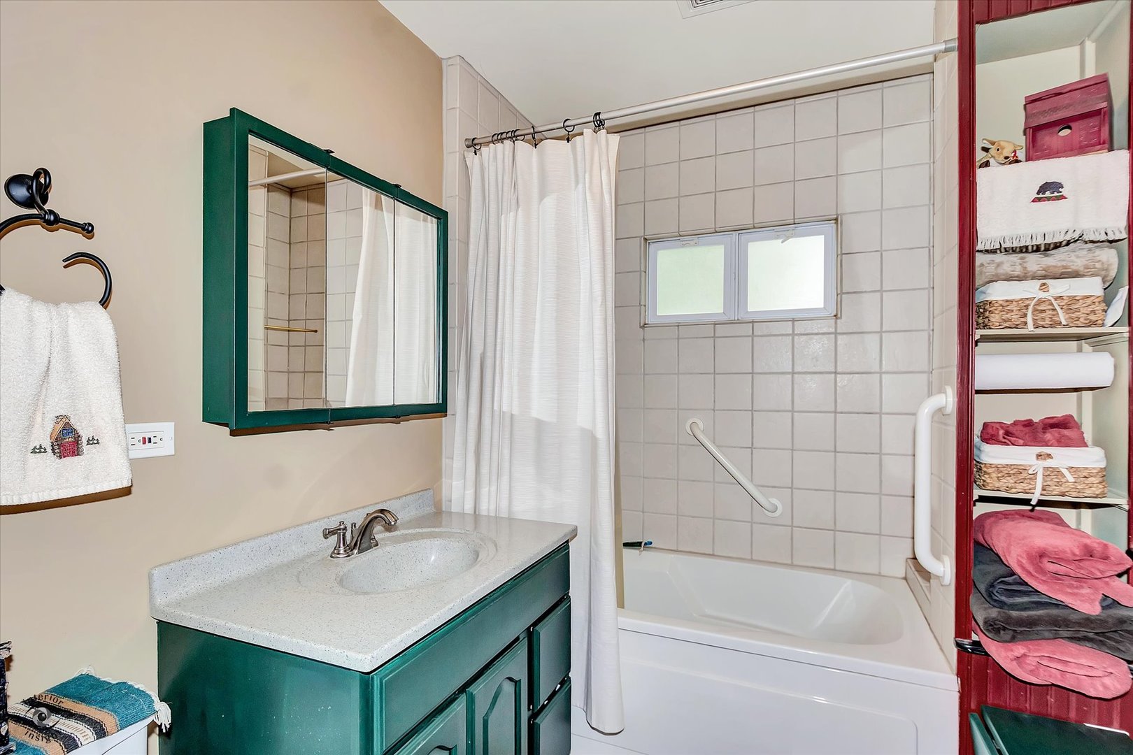 4S069 Barclay Road, Naperville, IL 60563